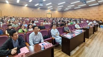 会议室里的人们

AI 生成的内容可能不正确。